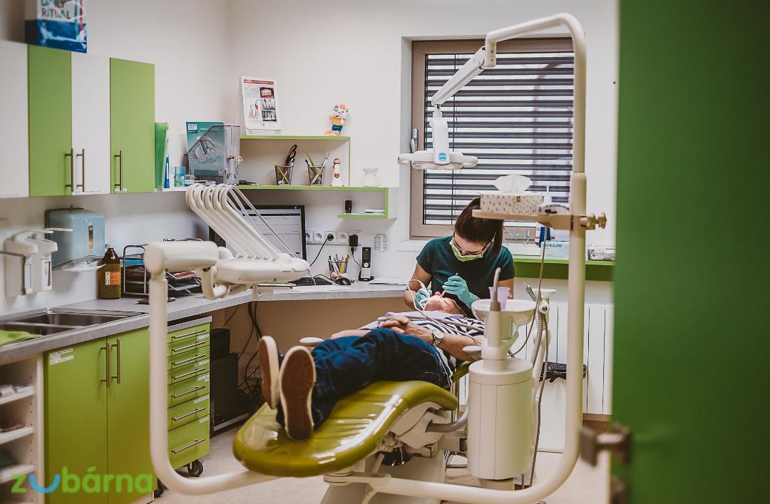 Dentální hygienistka